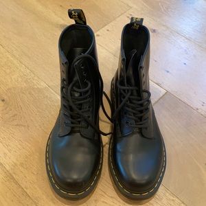 Dr. Martens never worn black boots